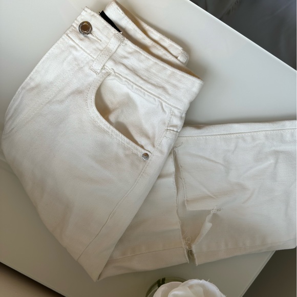 Pretty Little Thing Ripped White Jeans - Picture 3 of 3